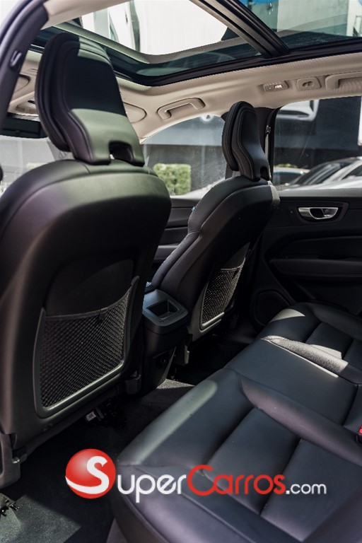 2023 Volvo XC60 CORE — foto 9 / 10