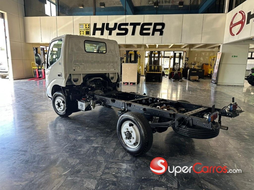 2026 Hino 200 230L — foto 4 / 10