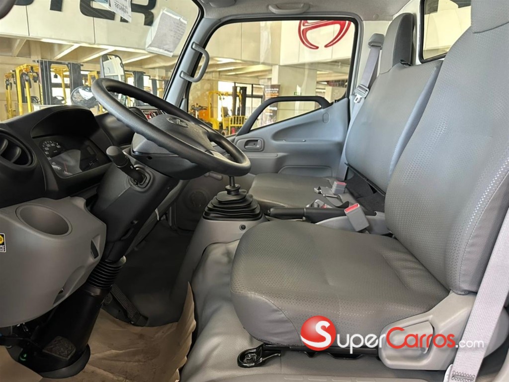 2026 Hino 200 230L — foto 7 / 10