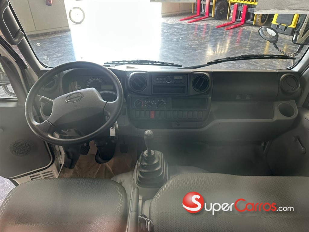 2026 Hino 200 230L — foto 8 / 10