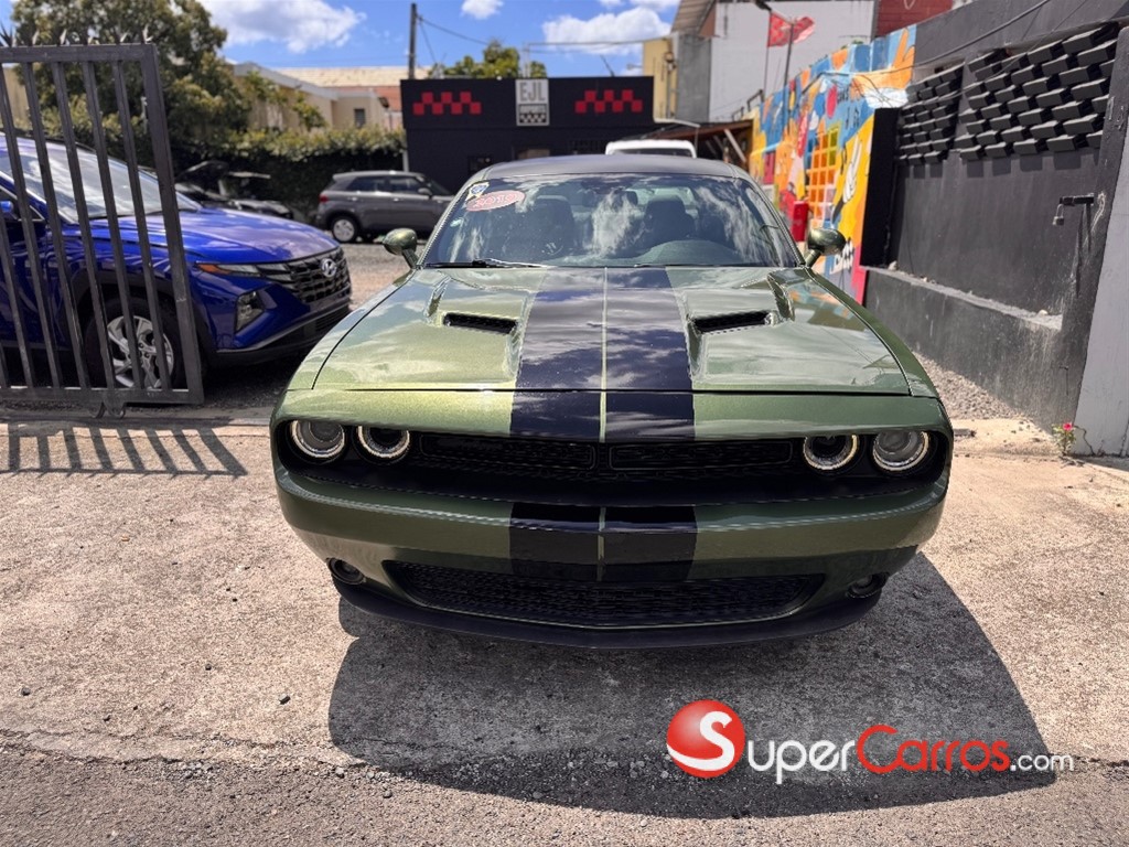 2019 Dodge Challenger SXT — foto 2 / 12