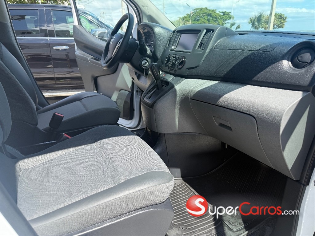 2021 Nissan NV 200 — foto 9 / 12