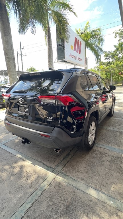 2020 Toyota RAV4 XLE Premium — foto 4 / 12