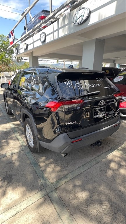 2020 Toyota RAV4 XLE Premium — foto 6 / 12