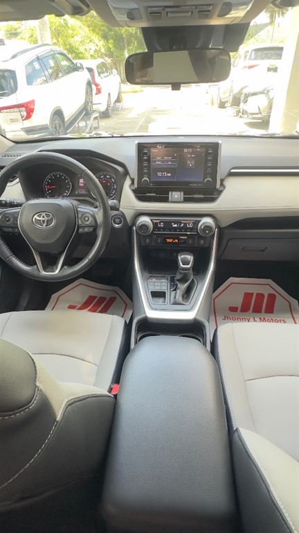 2020 Toyota RAV4 XLE Premium — foto 10 / 12
