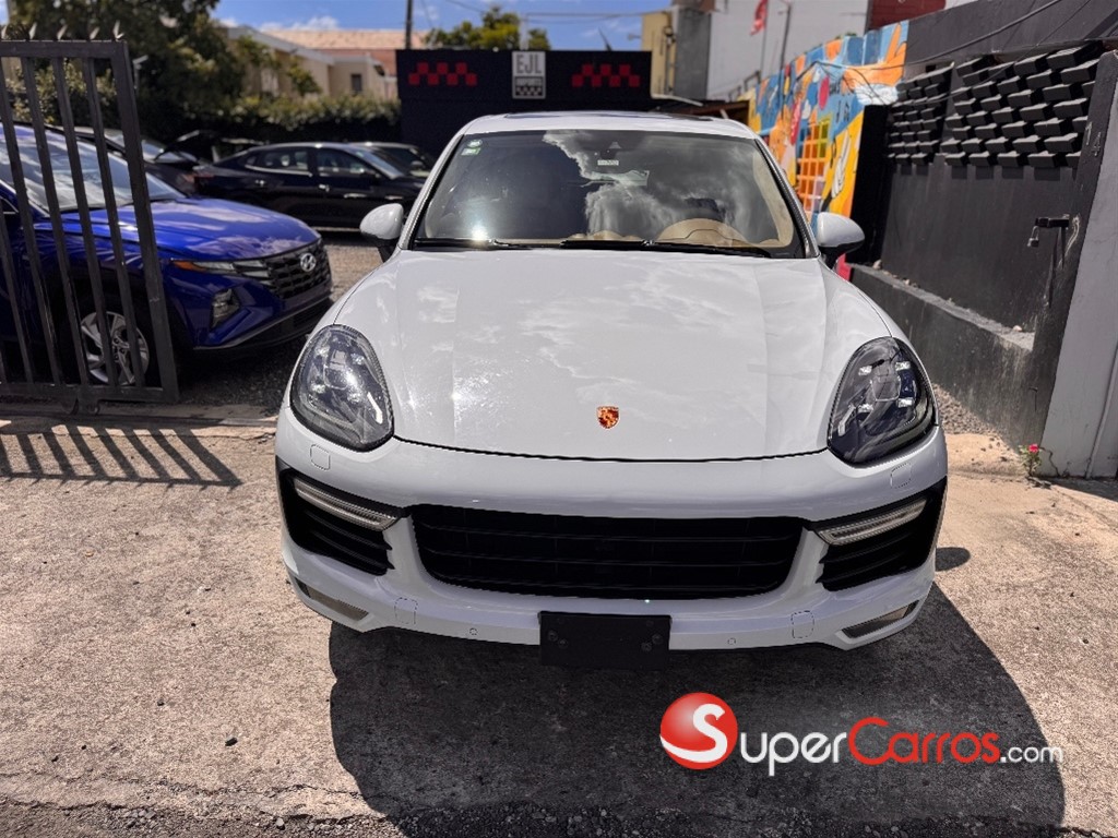 2015 Porsche Cayenne Turbo S — foto 2 / 12