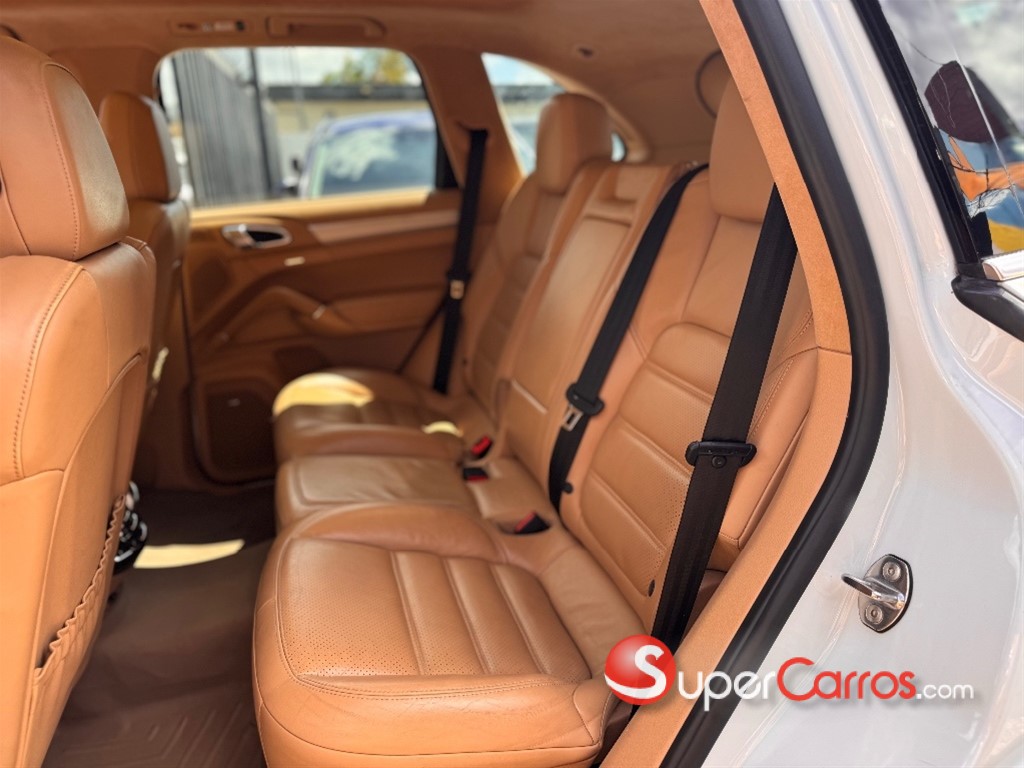 2015 Porsche Cayenne Turbo S — foto 6 / 12