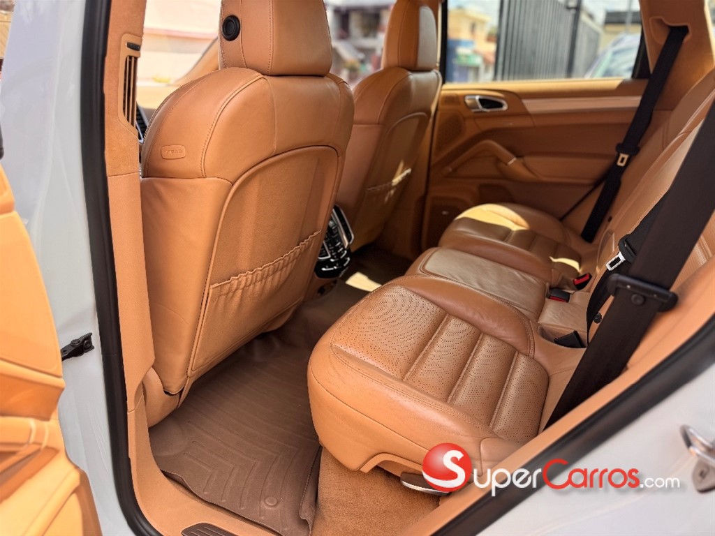 2015 Porsche Cayenne Turbo S — foto 7 / 12
