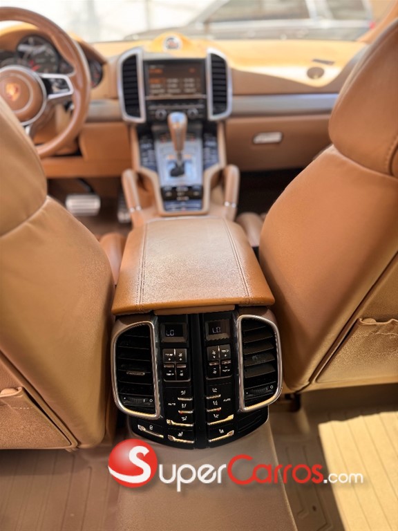 2015 Porsche Cayenne Turbo S — foto 8 / 12
