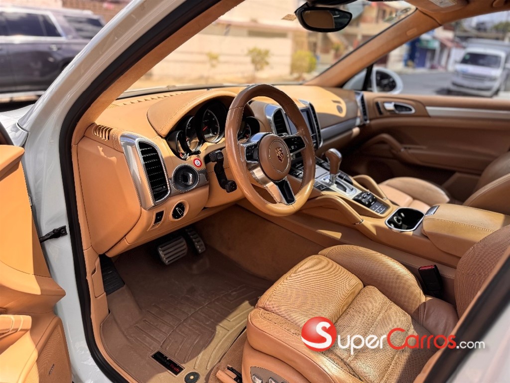 2015 Porsche Cayenne Turbo S — foto 9 / 12