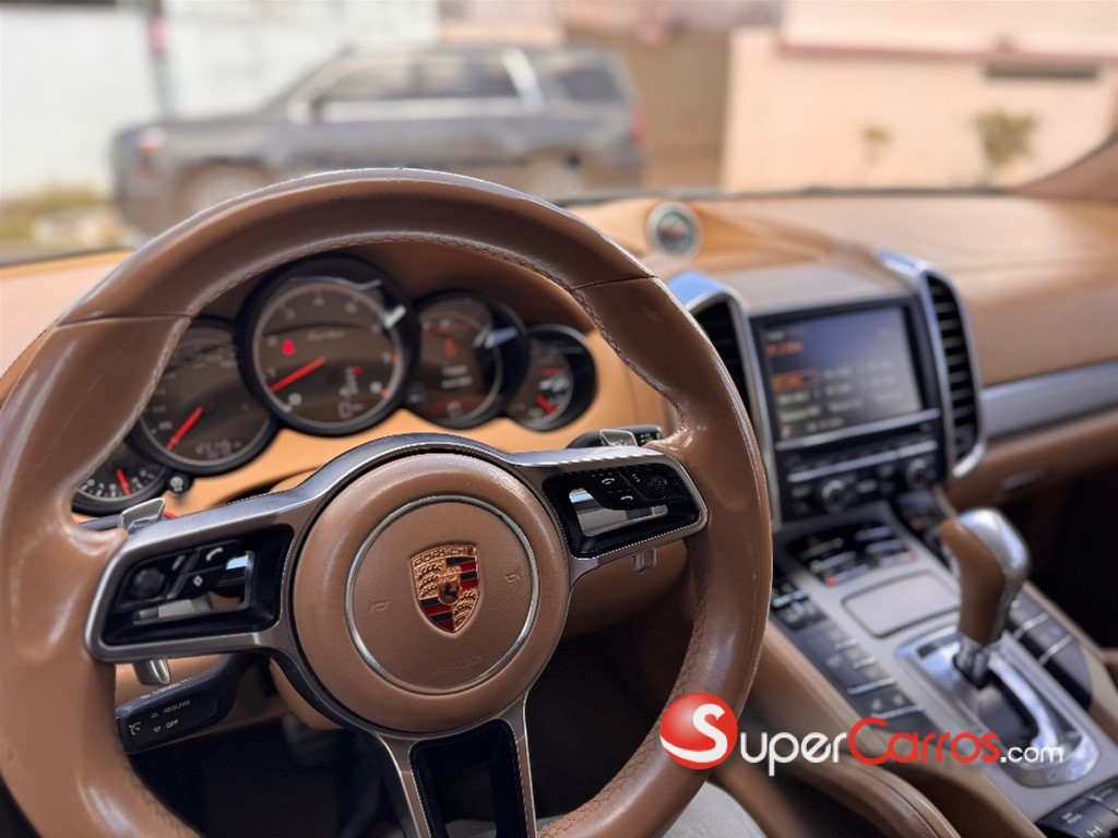 2015 Porsche Cayenne Turbo S — foto 10 / 12