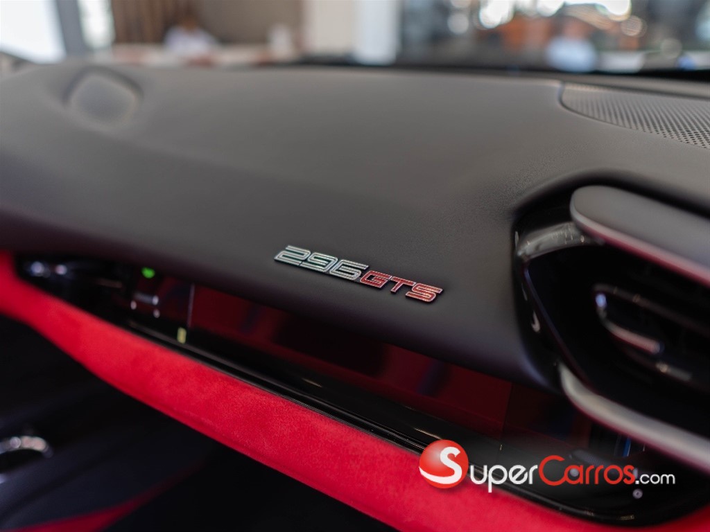 2024 Ferrari 296 GTS — foto 10 / 11