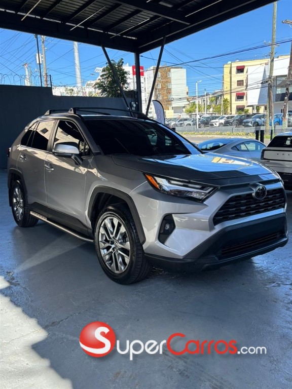 2023 Toyota RAV4 XLE Premium — foto 2 / 8