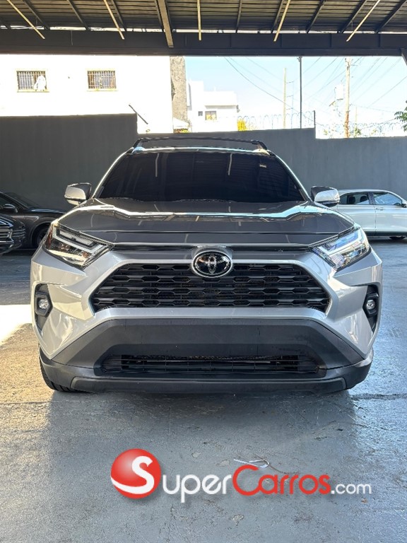 2023 Toyota RAV4 XLE Premium — foto 3 / 8