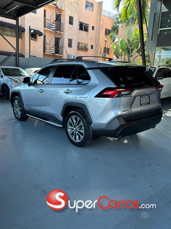 2023 Toyota RAV4 XLE Premium — foto 6 / 8