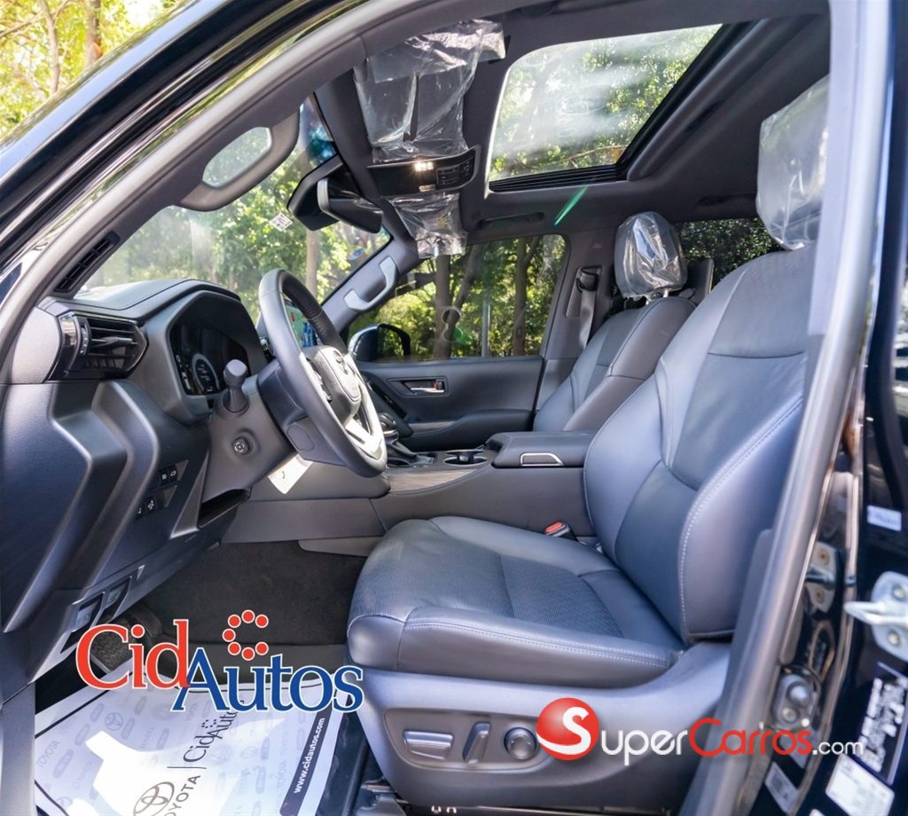 2025 Toyota Land Cruiser VXR — foto 11 / 12