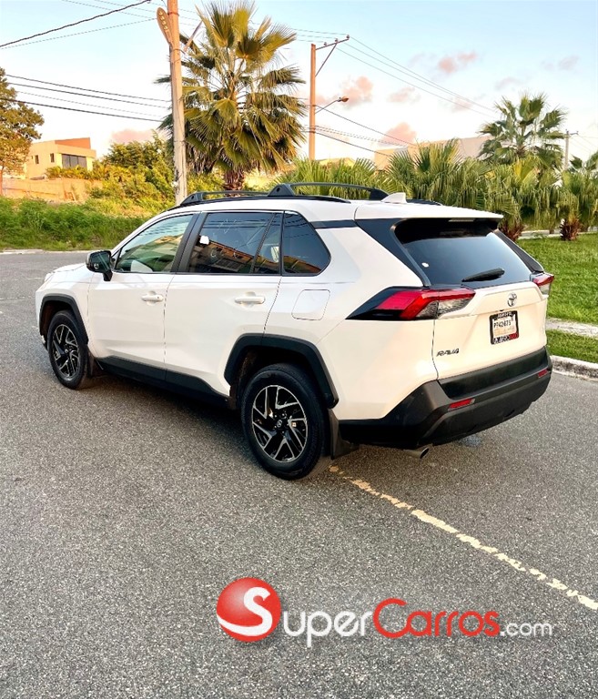 2019 Toyota RAV4 LE — foto 4 / 12