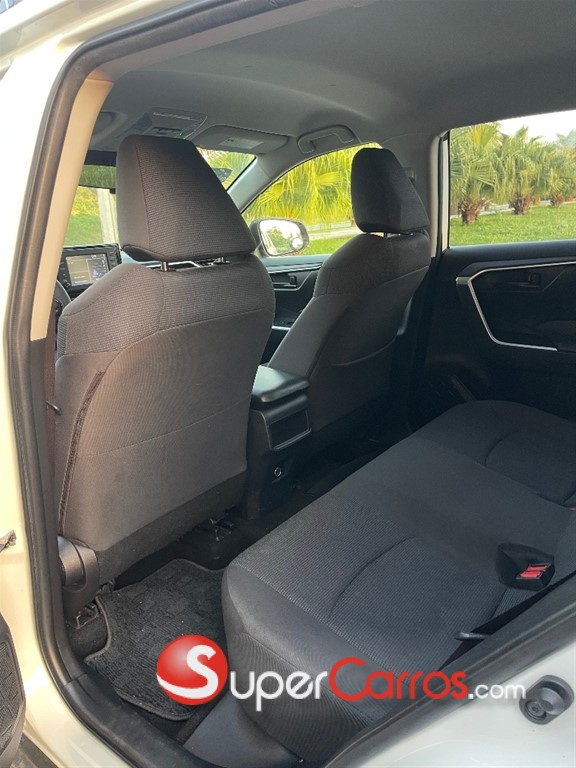 2019 Toyota RAV4 LE — foto 7 / 12