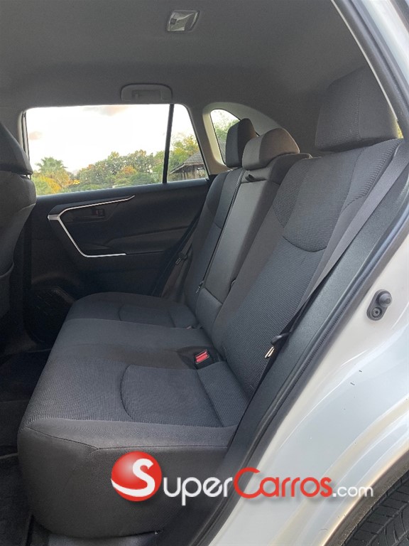 2019 Toyota RAV4 LE — foto 8 / 12
