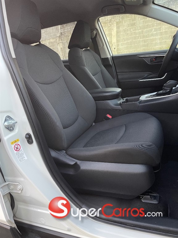 2019 Toyota RAV4 LE — foto 11 / 12