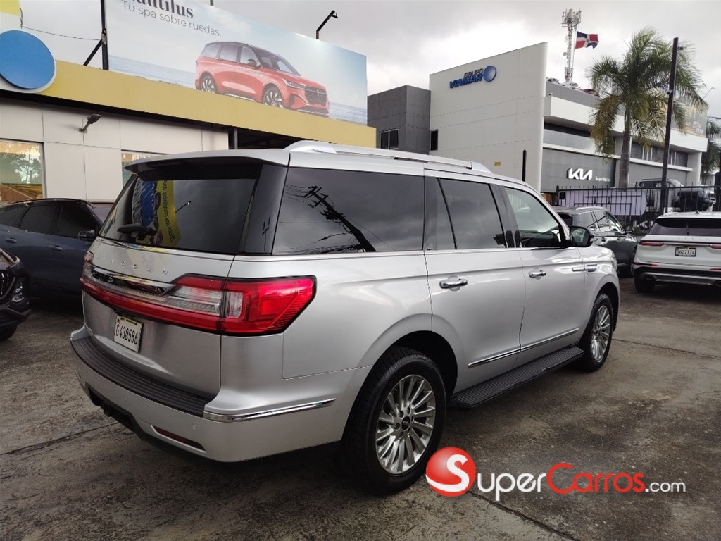 2018 Lincoln Navigator — foto 4 / 12