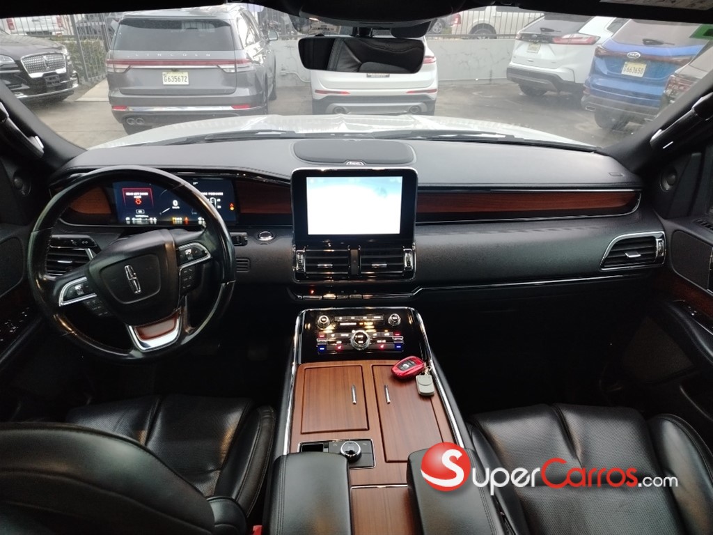2018 Lincoln Navigator — foto 8 / 12