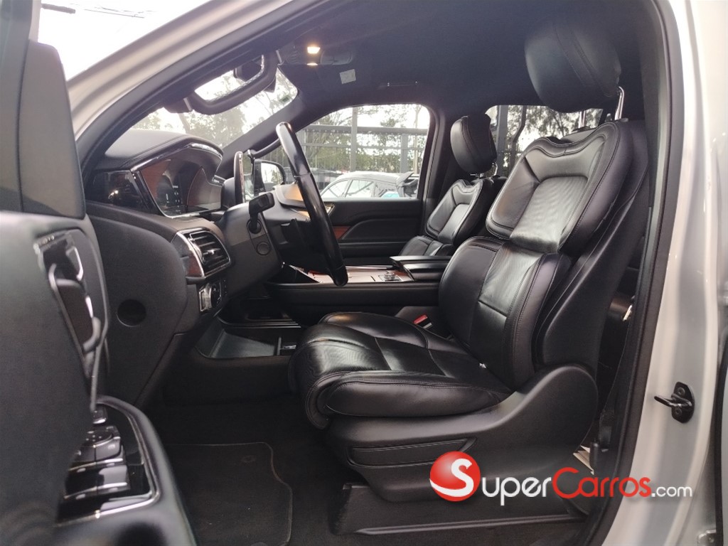 2018 Lincoln Navigator — foto 9 / 12