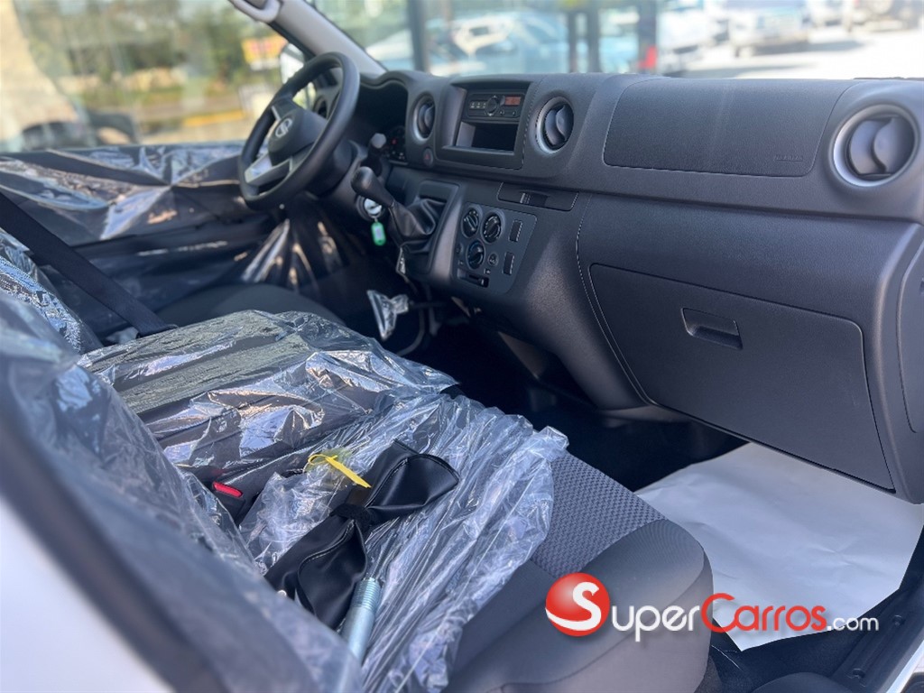 2026 Nissan Urvan Cargo — foto 9 / 10