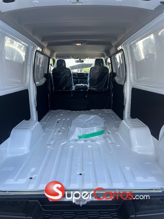 2026 Nissan Urvan Cargo — foto 10 / 10