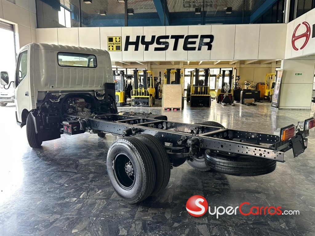 2026 Hino serie 300 XZU 710L — foto 4 / 10