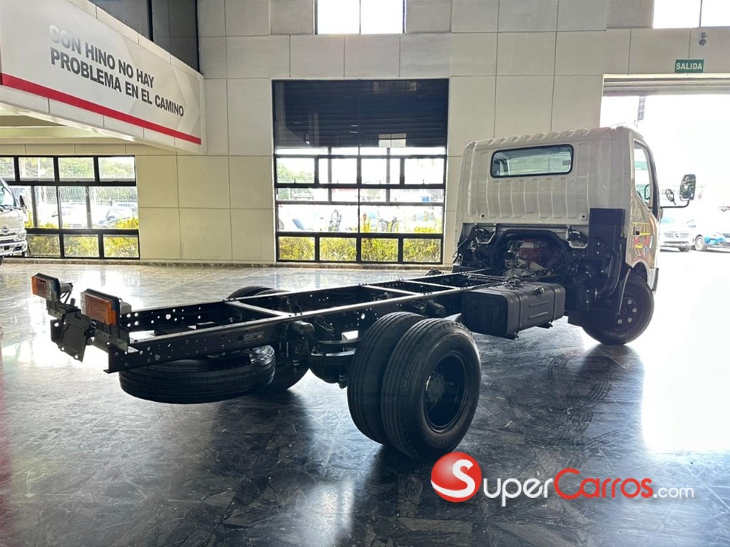 2026 Hino serie 300 XZU 710L — foto 5 / 10