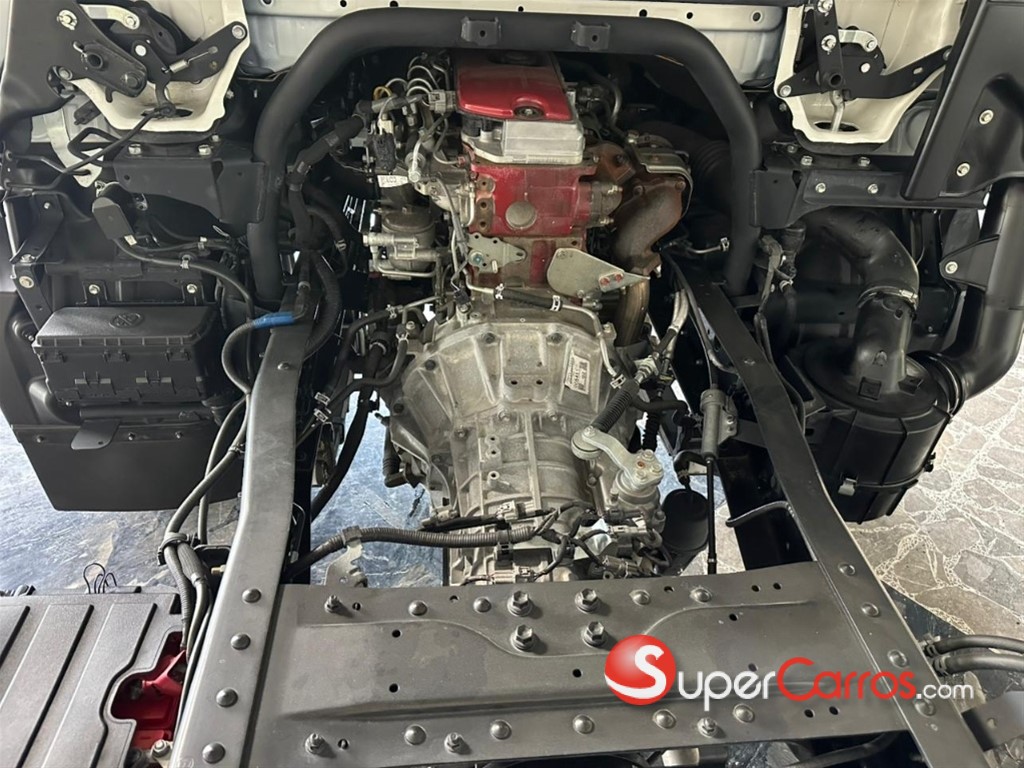 2026 Hino serie 300 XZU 710L — foto 10 / 10