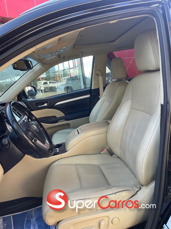2014 Toyota Highlander XLE — foto 6 / 9