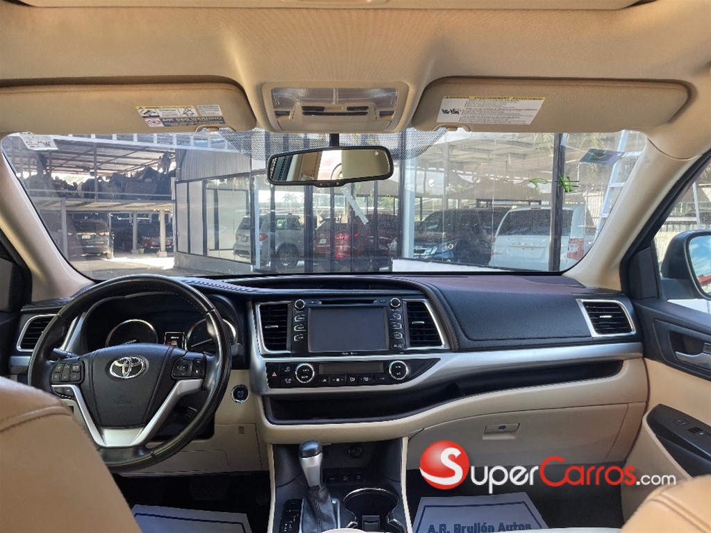 2014 Toyota Highlander XLE — foto 7 / 9