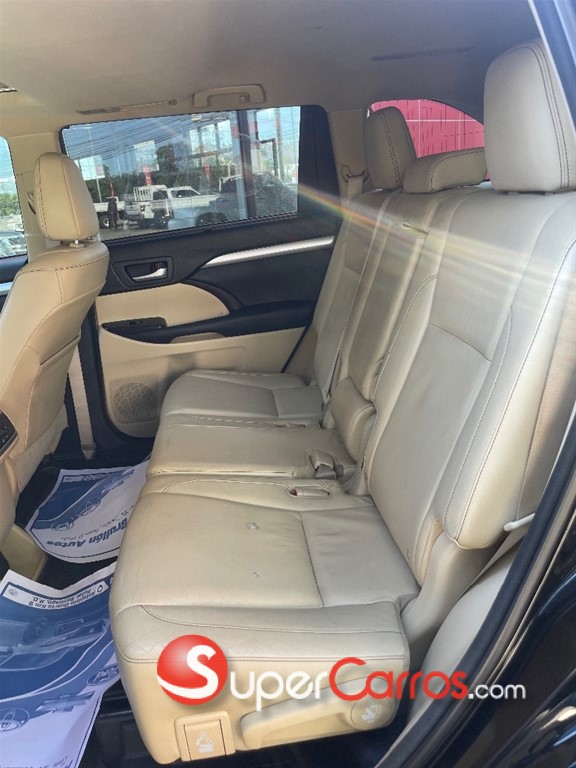 2014 Toyota Highlander XLE — foto 8 / 9