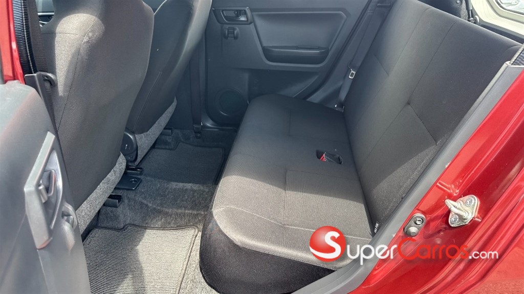 2021 Daihatsu Mira — foto 2 / 12