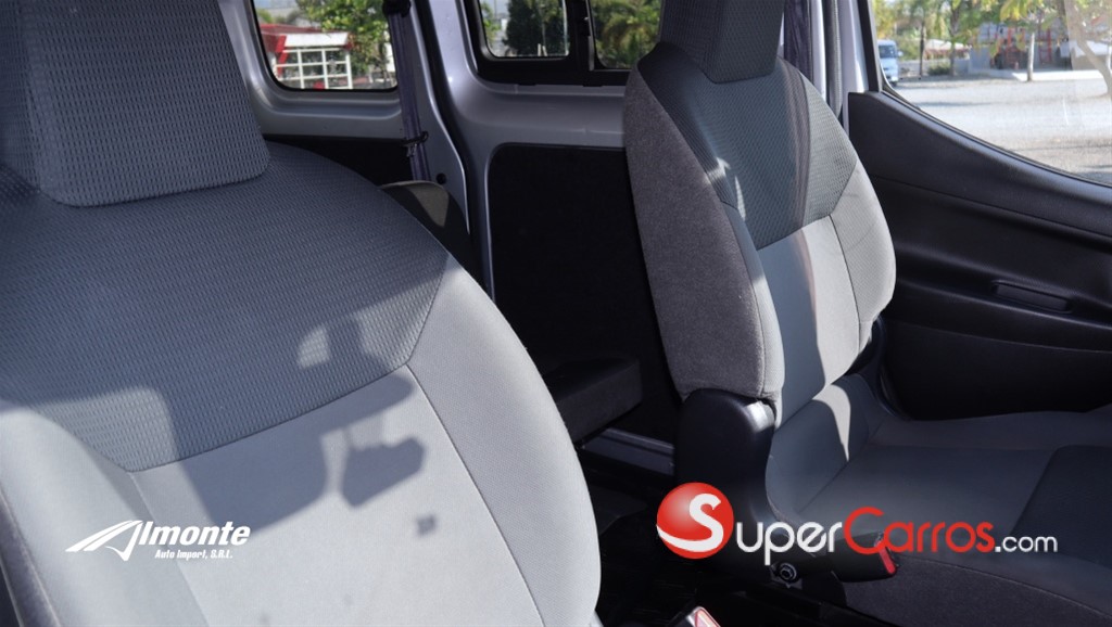 2020 Nissan NV 200 — foto 6 / 10