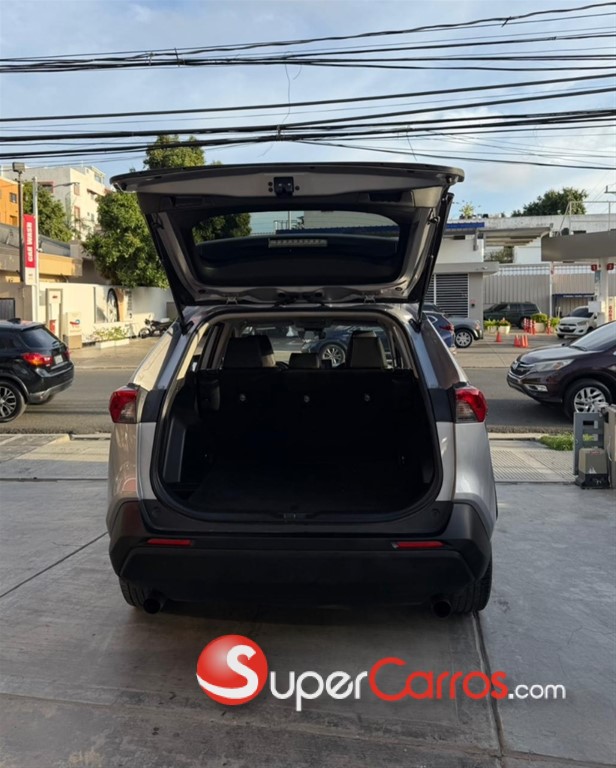 2022 Toyota RAV4 LE — foto 3 / 10