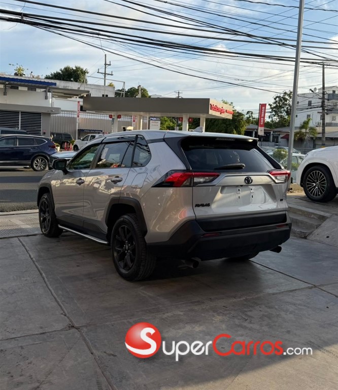2022 Toyota RAV4 LE — foto 8 / 10