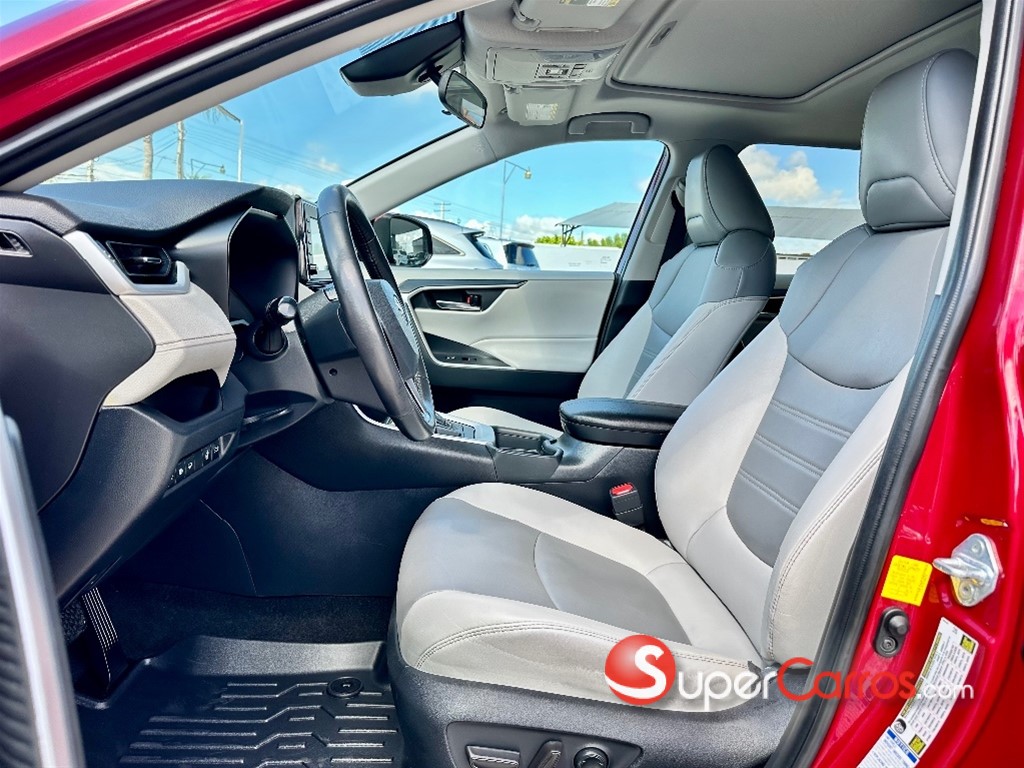 2020 Toyota RAV4 XLE Premium — foto 7 / 12