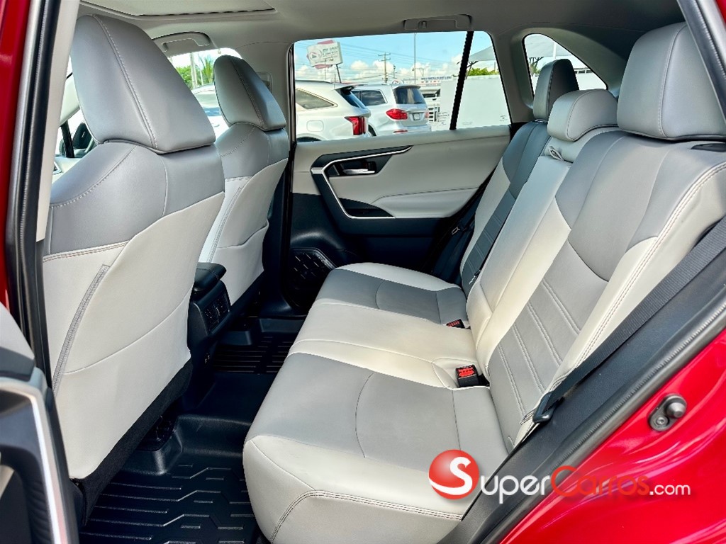 2020 Toyota RAV4 XLE Premium — foto 12 / 12