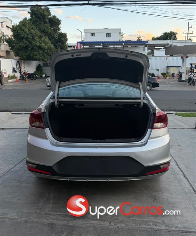 2020 Hyundai Elantra SEL — foto 2 / 9