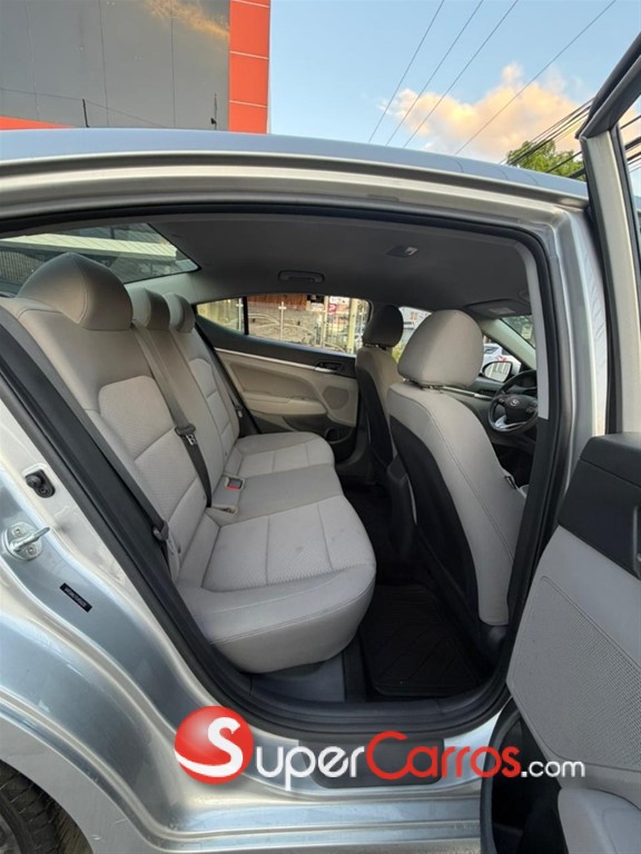 2020 Hyundai Elantra SEL — foto 4 / 9