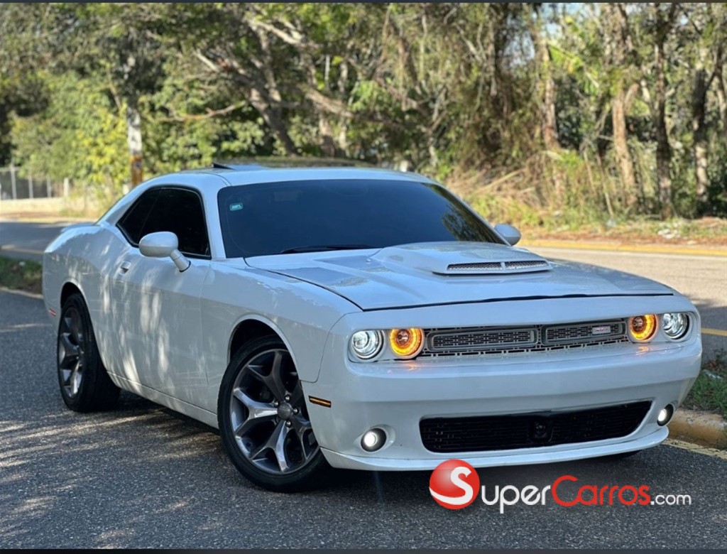 2018 Dodge Challenger SXT — foto 2 / 6