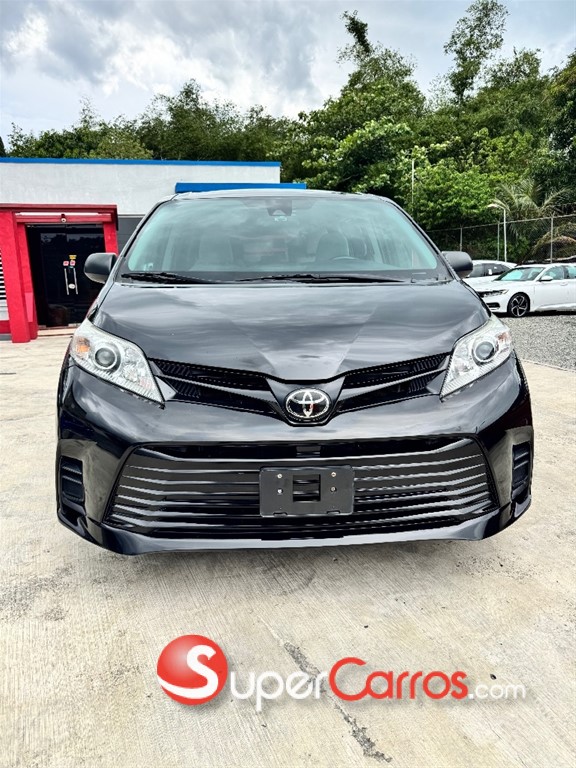 2020 Toyota Sienna LE — foto 2 / 8