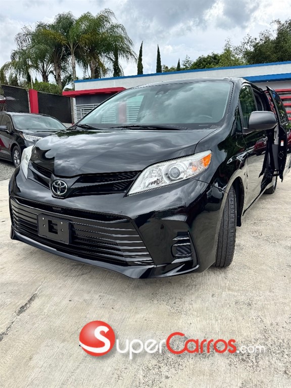 2020 Toyota Sienna LE — foto 3 / 8
