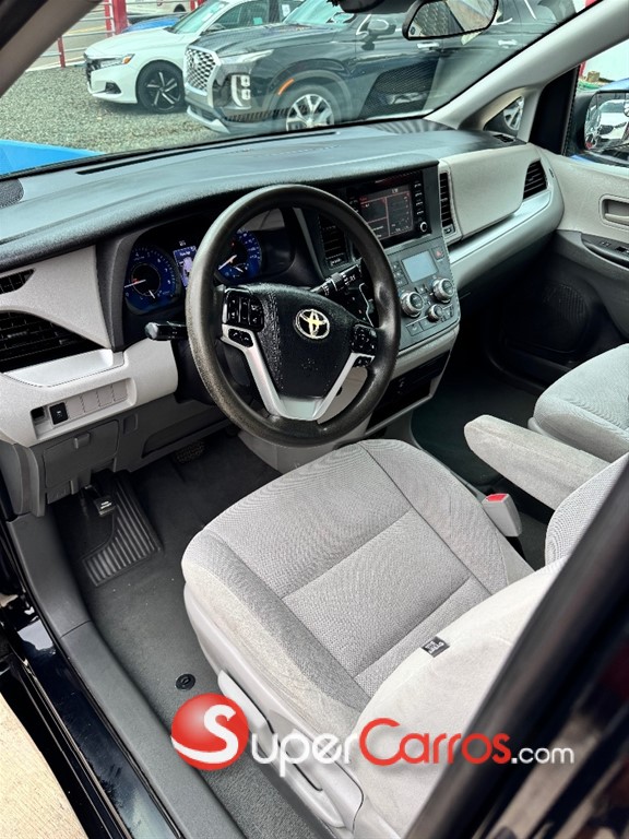2020 Toyota Sienna LE — foto 4 / 8