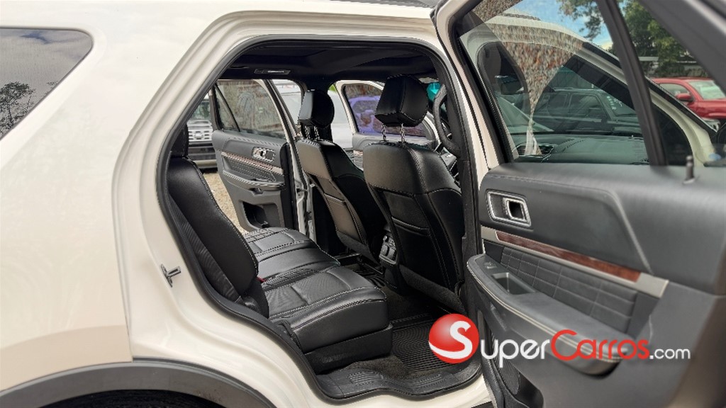 2016 Ford Explorer Platinum — foto 7 / 11