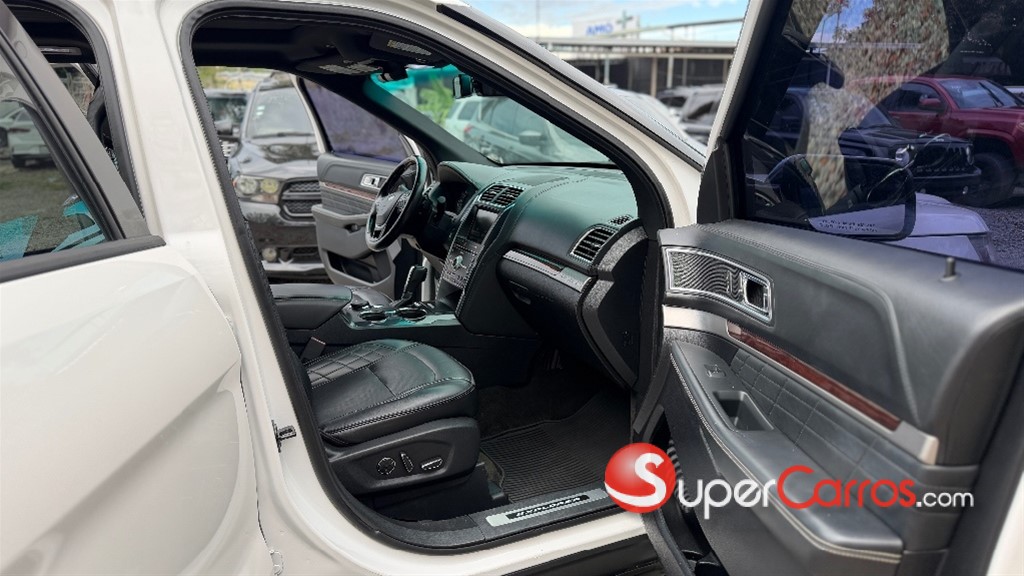 2016 Ford Explorer Platinum — foto 8 / 11