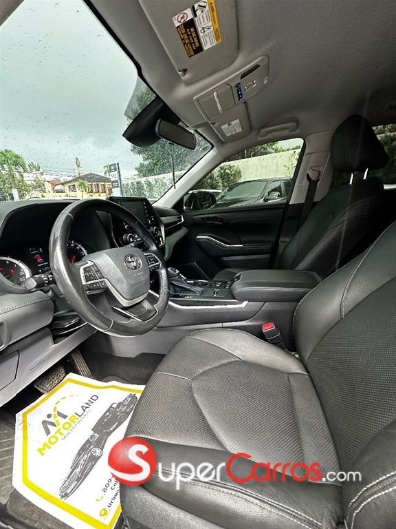 2022 Toyota Highlander LE — foto 4 / 12